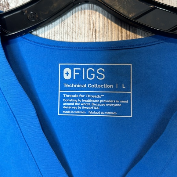 Figs Technical Collection Scrub Tops Size L Bundle - Picture 2 of 13